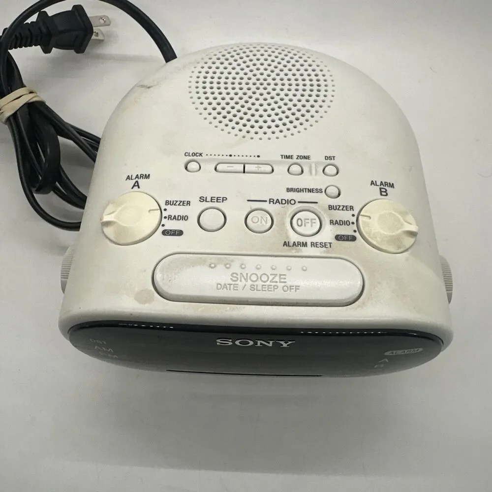 Sony Dream Machine ICF-C318 Auto Setting AM/FM Dual White Clock Radio.